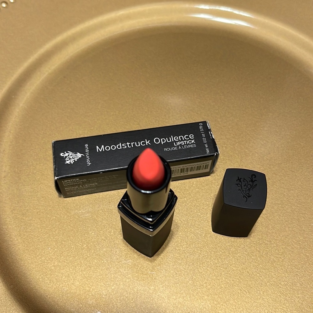 Younique Moonstruck opulence lipstick